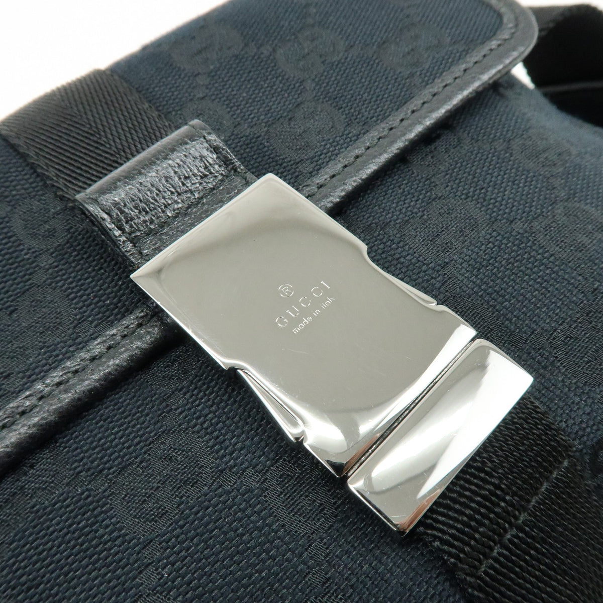 Gucci Buckle Belt Gg Canvas Black Canvas Handbag (Pre-Owned)