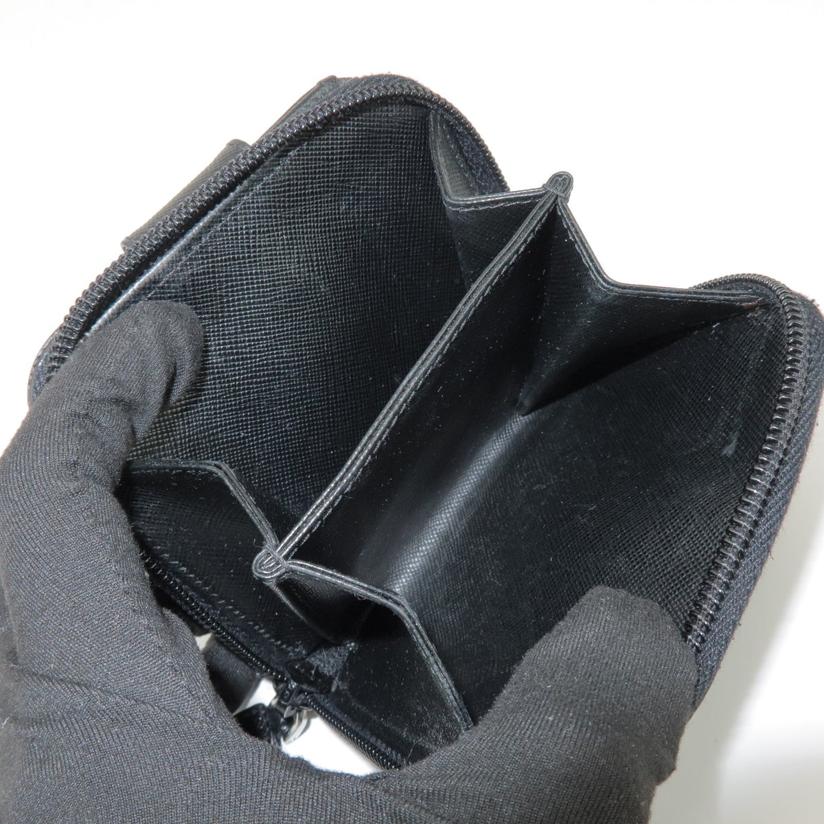 Prada Bifold Zip Around Saffiano Leather Black Leather Wallets Accessory (Pre-Owned)