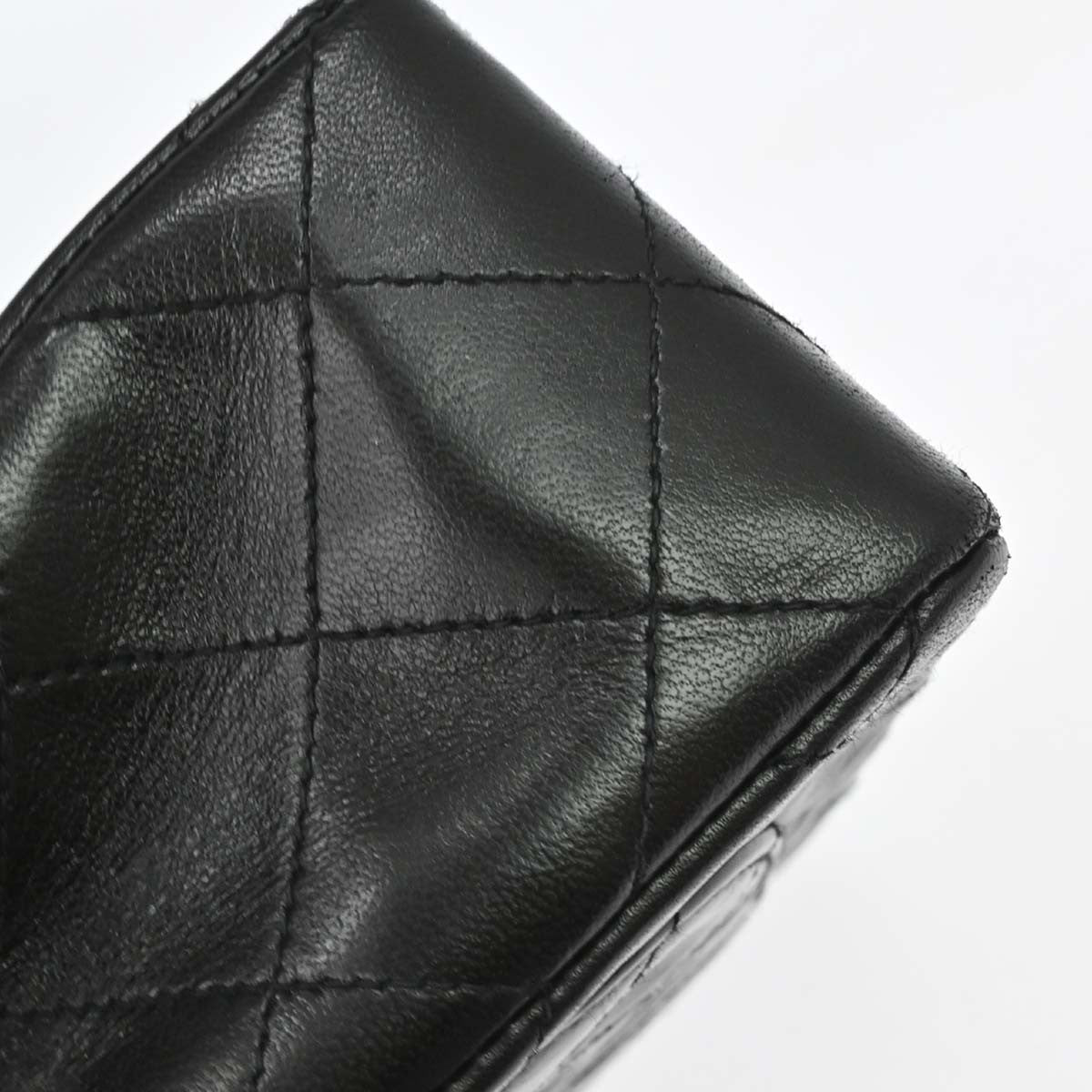 Chanel Vintage Square Classic Single Flap Quilted Lambskin Black Leather Handbag (Pre-Owned)