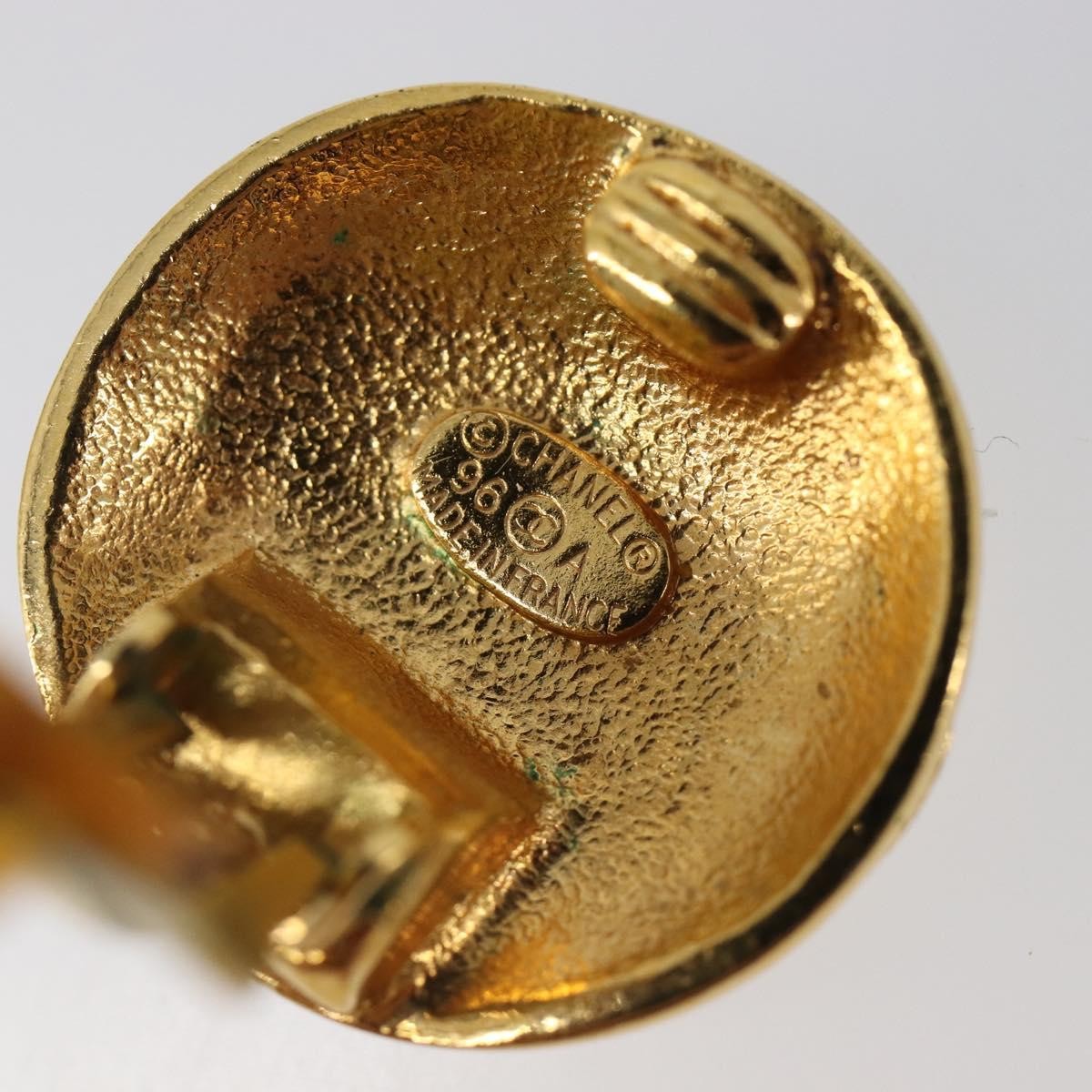Chanel Vintage Round Cc Clip-On Metal Gold Metal Earrings Jewelry (Pre-Owned)