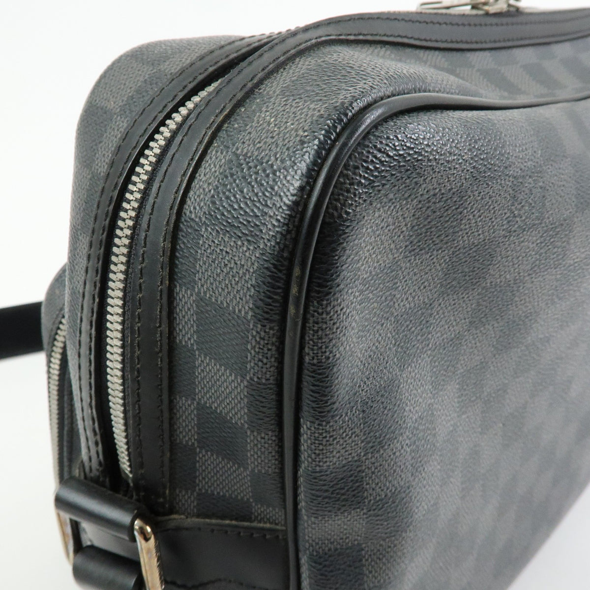 Louis Vuitton Leoh Damier Black Canvas Crossbody Bag Bag (Pre-Owned)