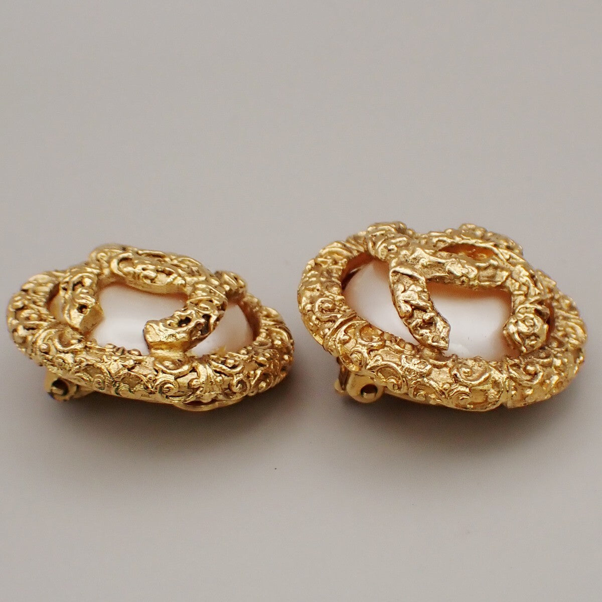 Chanel Vintage Cc Logo Round Clip-On Metal With Crystals Gold Gold_Plated,Pearl Earrings Jewelry (Pre-Owned)