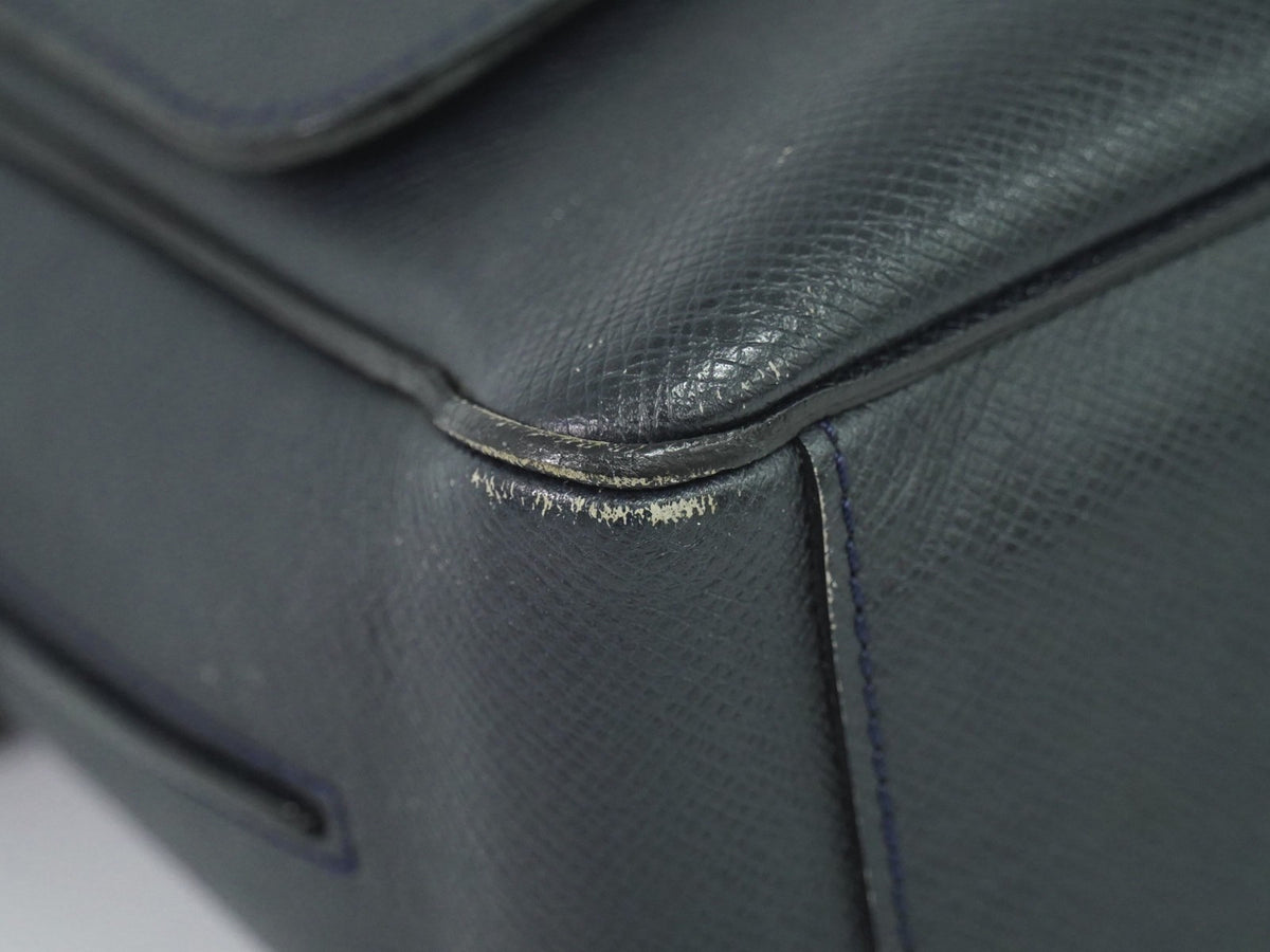 Louis Vuitton Roman Taiga Leather Navy Leather Shoulder Bag Bag (Pre-Owned)