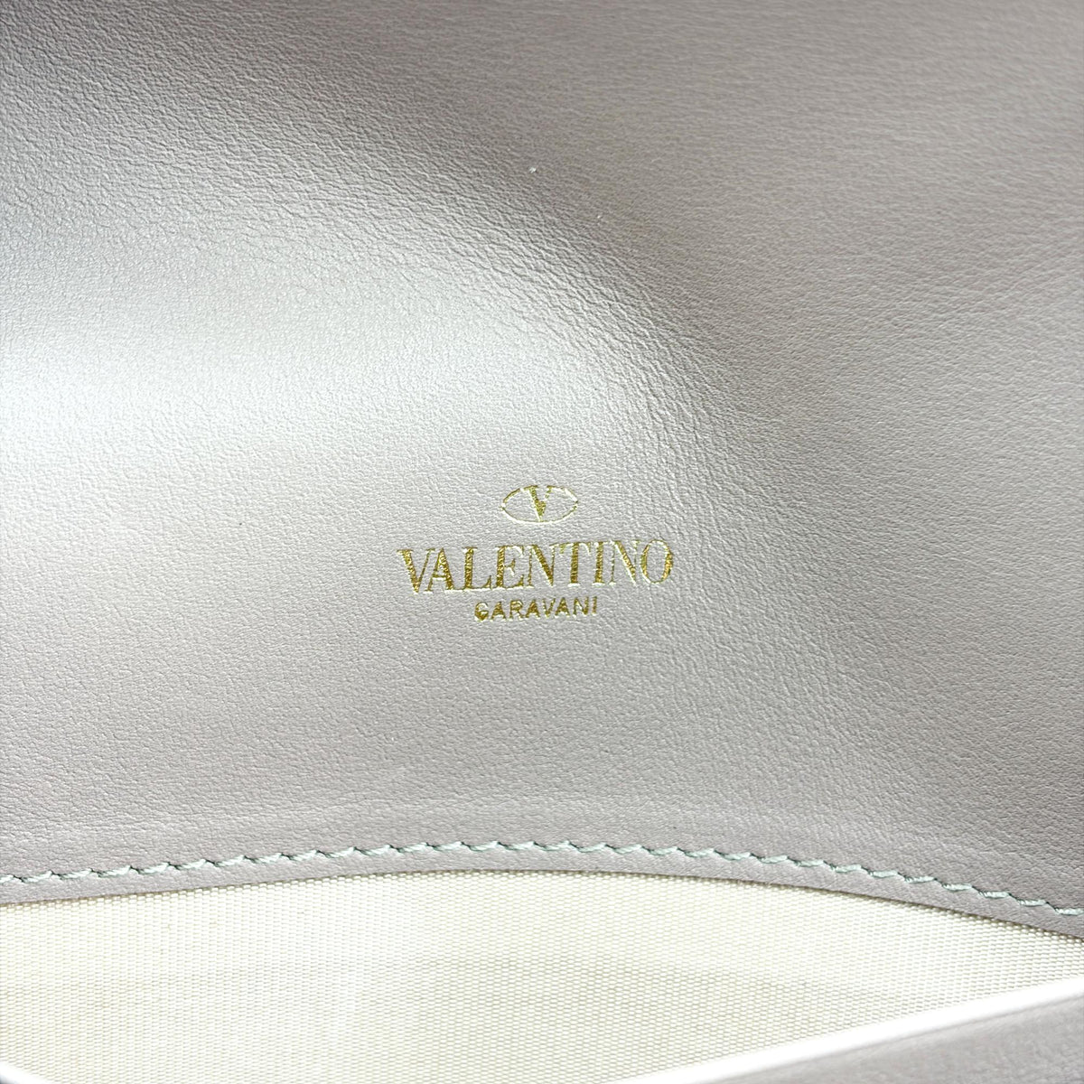 Valentino Garavani Rockstud Envelope Chain Leather Beige Leather Crossbody Bag Bag (Pre-Owned)