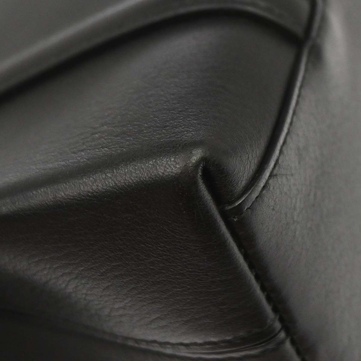 Cartier Cabochon Leather Black Leather Handbag (Pre-Owned)