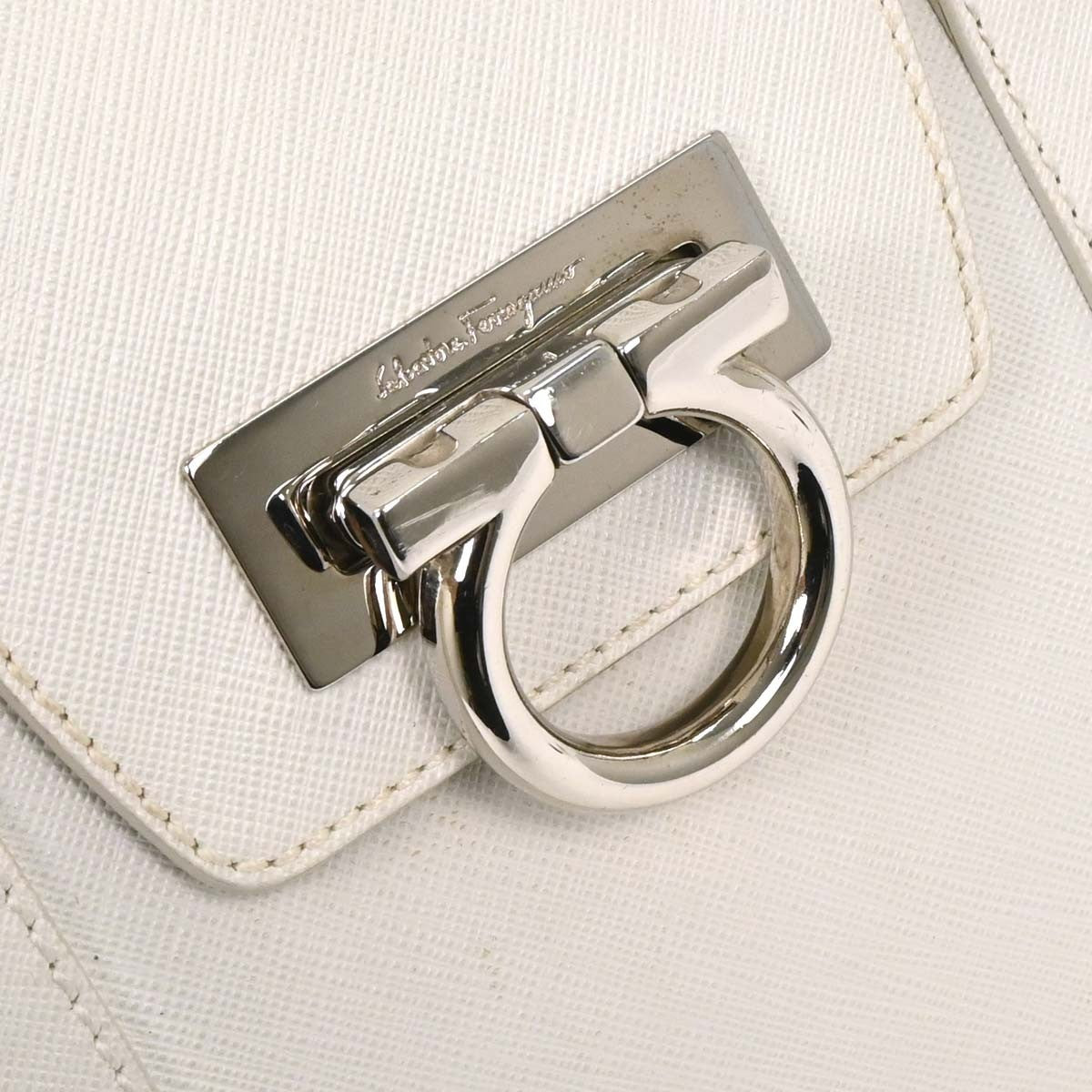 Salvatore Ferragamo Basket Gancini Leather And Wicker White Leather Handbag (Pre-Owned)