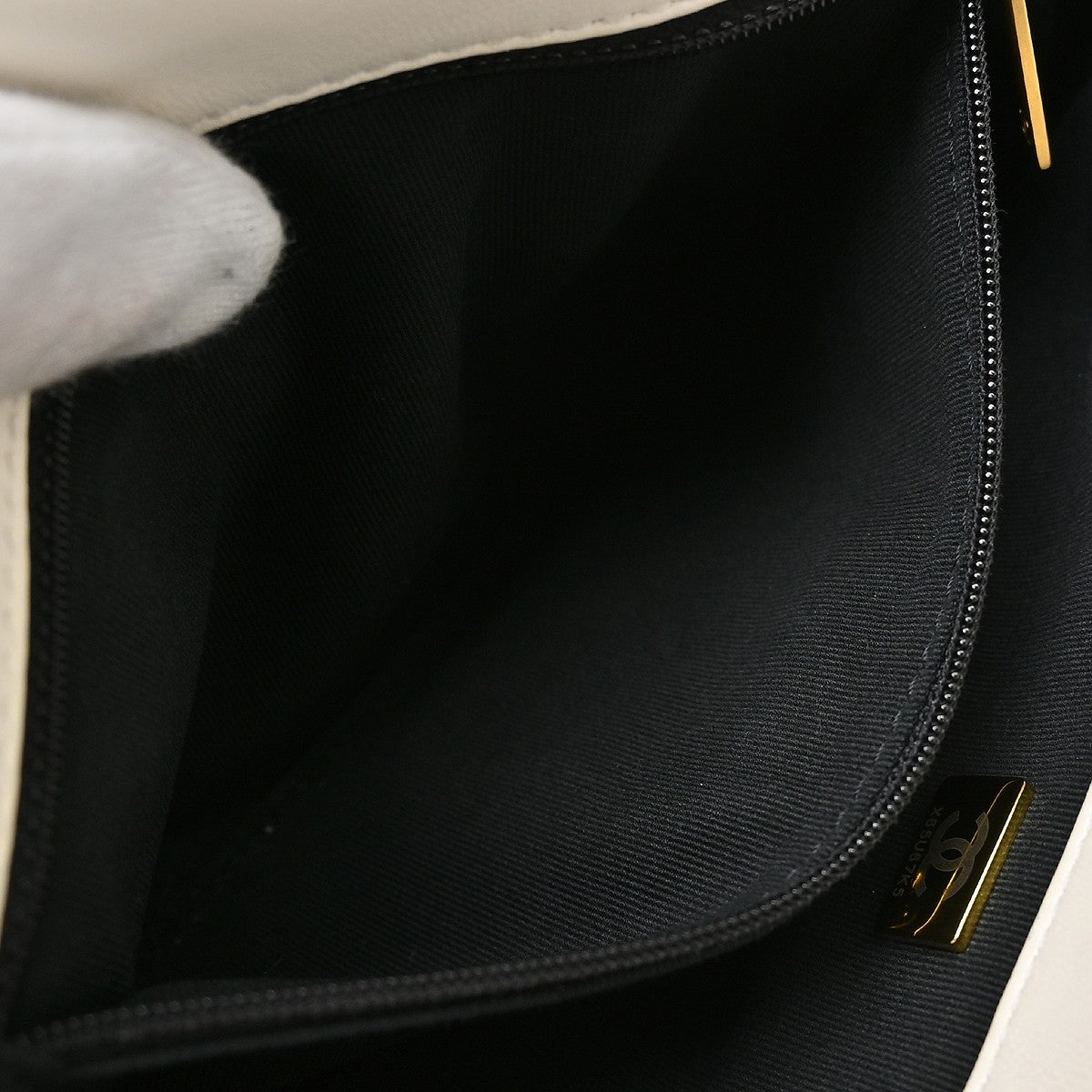 Chanel 19 Flap Quilted Leather White Calfskin Handbag (Pre-Owned)