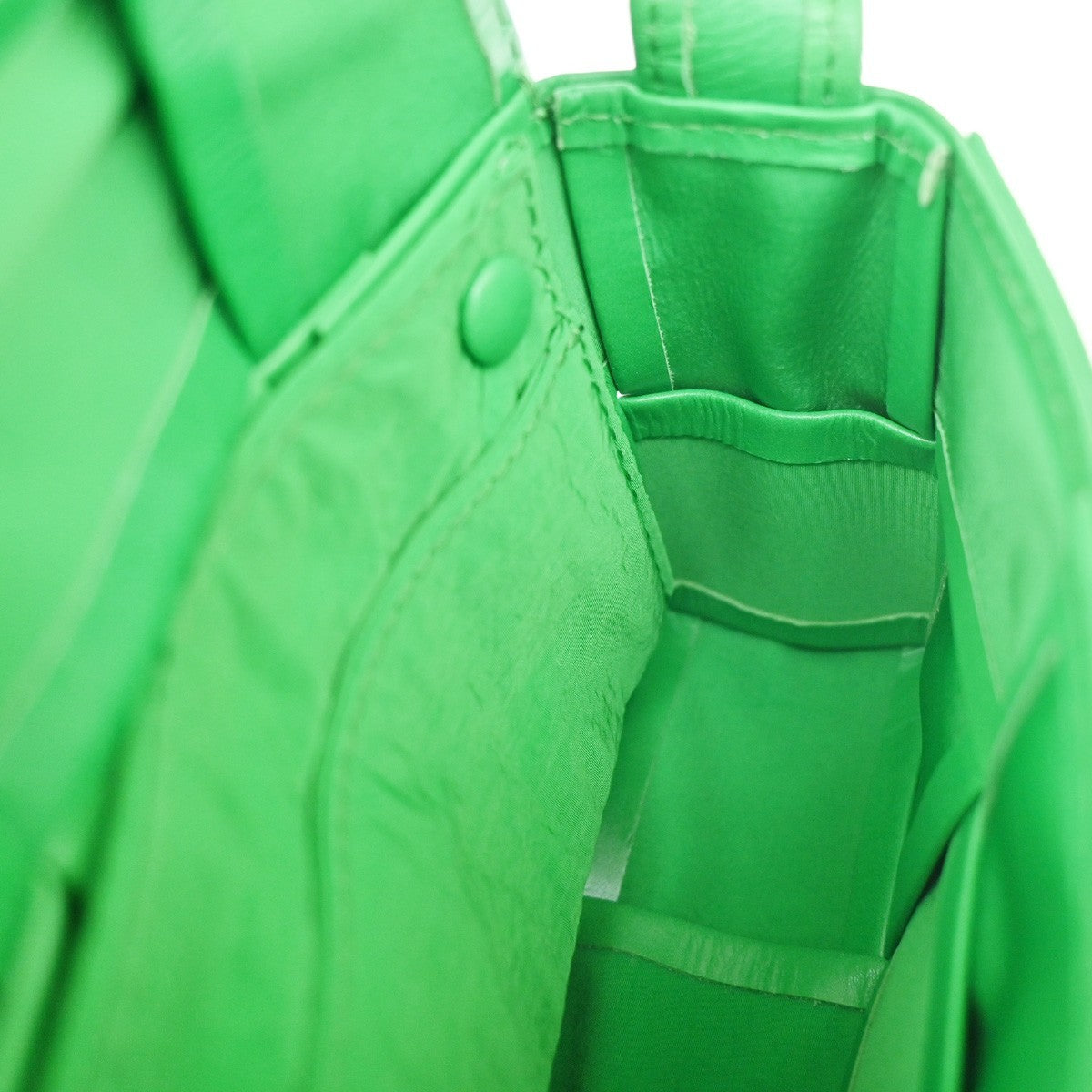 Bottega Veneta Cassette Maxi Intrecciato Leather Green Leather Crossbody Bag Bag (Pre-Owned)