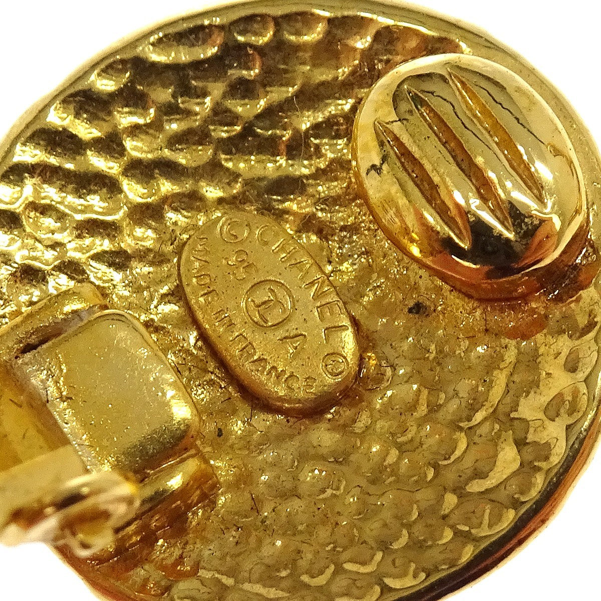 Chanel Vintage Round Cc Clip-On Metal Gold Gold_Plated Earrings Jewelry (Pre-Owned)