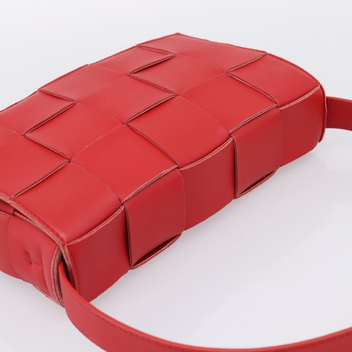 Bottega Veneta Cassette Maxi Intrecciato Leather Red Leather Crossbody Bag Bag (Pre-Owned)