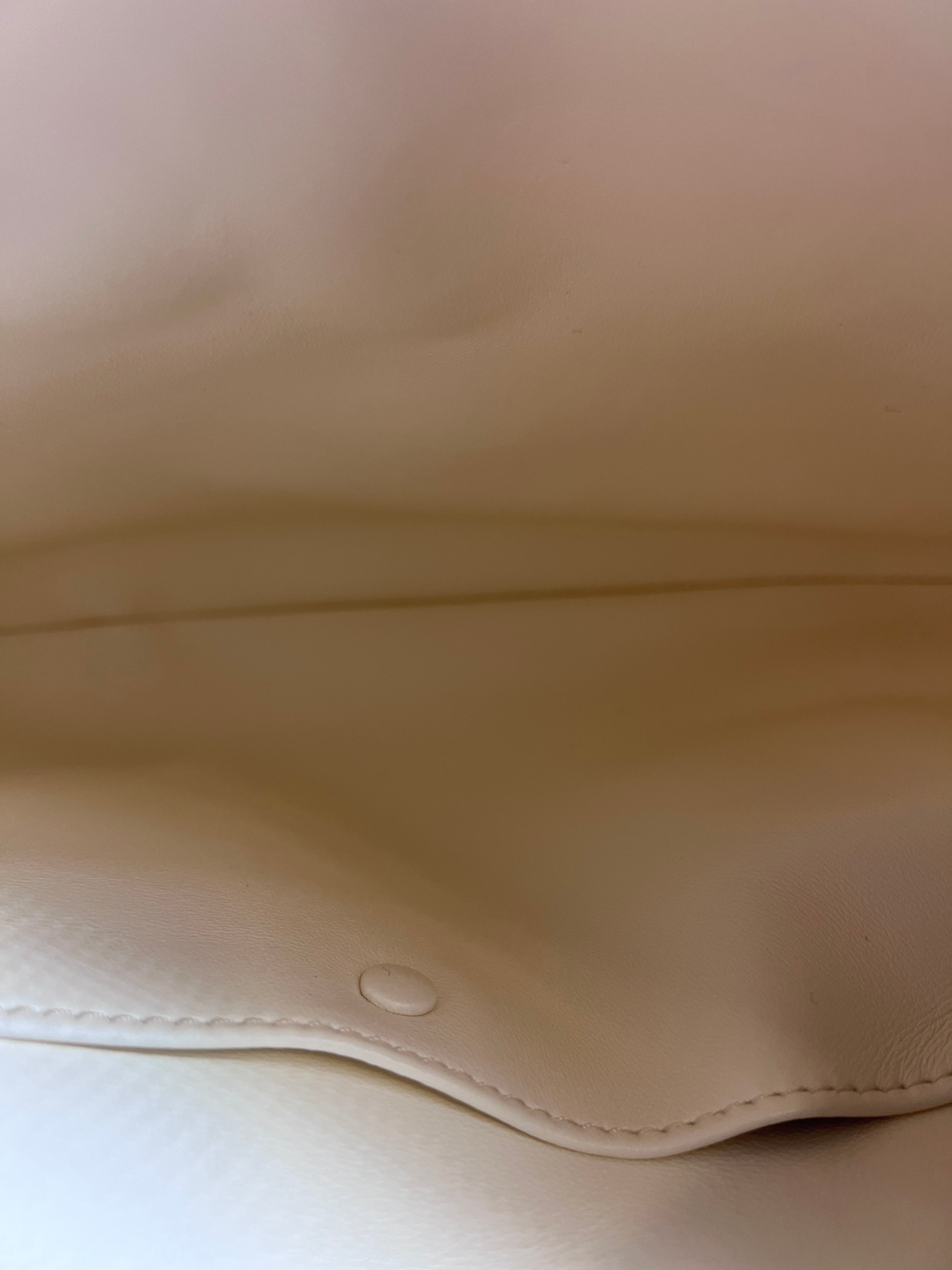 Valentino Garavani Ruffle Leather White Leather Shoulder Bag Bag (Pre-Owned)
