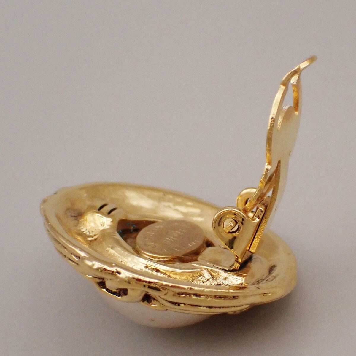 Chanel Vintage Round Clip-On Metal With Faux Pearl Gold Gold_Plated Earrings Jewelry (Pre-Owned)