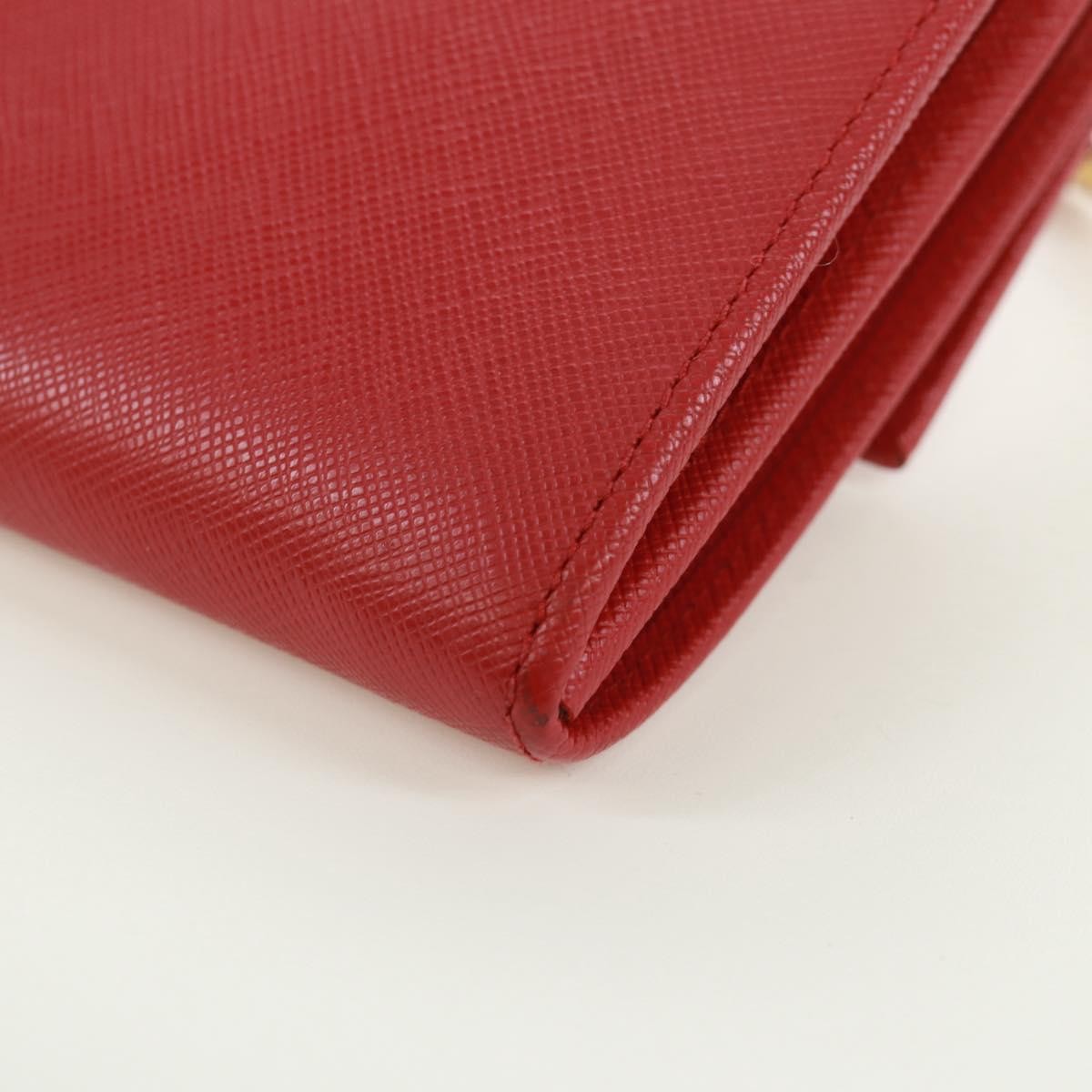 Prada Heart Wallet On Chain Saffiano Leather Red Leather Crossbody Bag Bag (Pre-Owned)