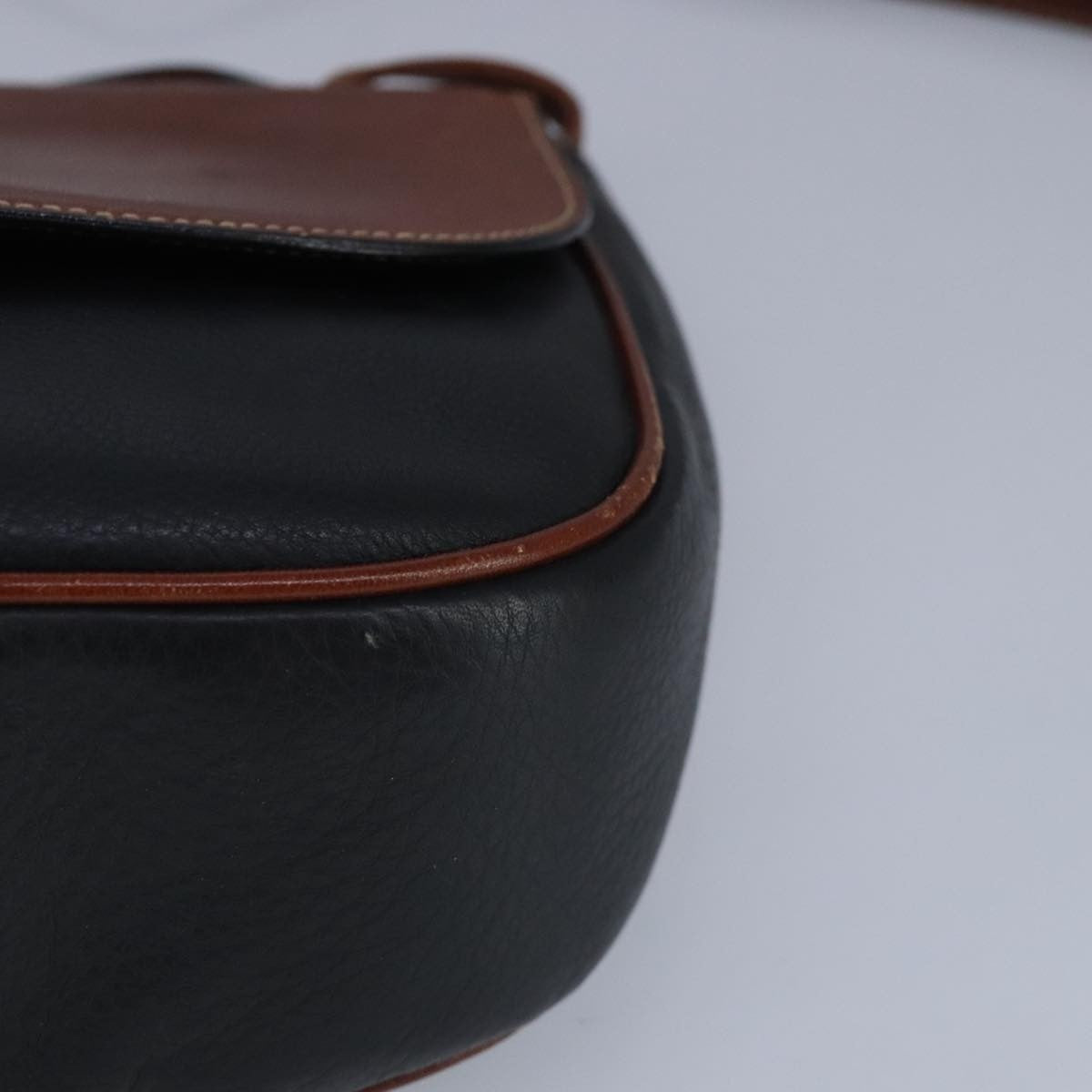 Bally Vintage Leather Brown Leather Shoulder Bag Bag (Pre-Owned)