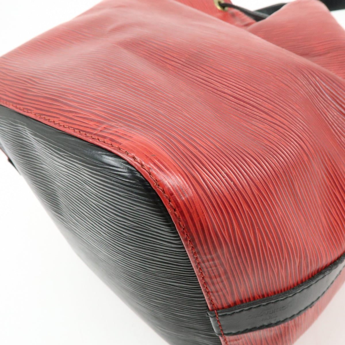 Louis Vuitton Bicolor Petit Noe Epi Leather Red Leather Handbag (Pre-Owned)
