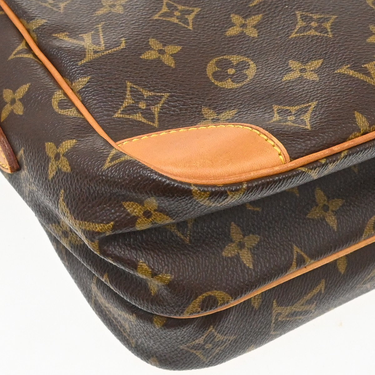 Louis Vuitton Nil Messenger Monogram Canvas Brown Canvas Shoulder Bag Bag (Pre-Owned)