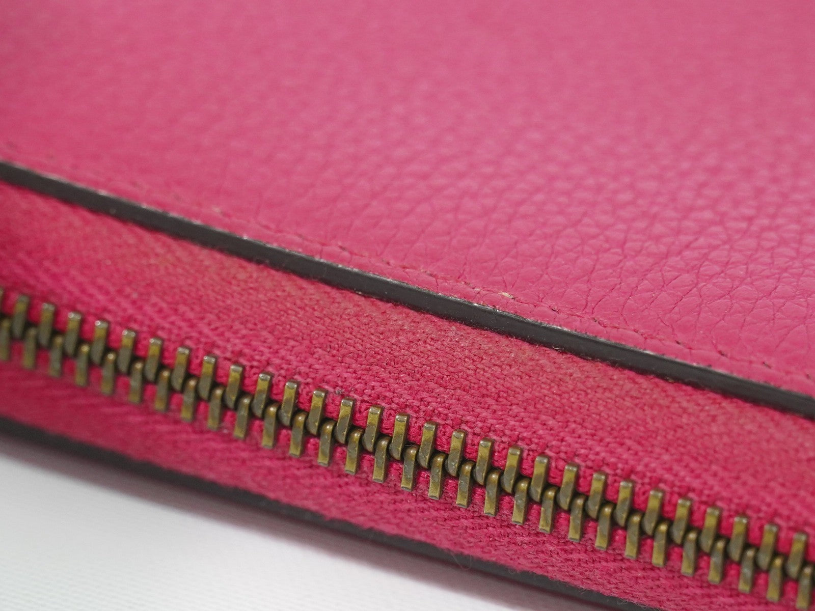 Gucci Vintage Logo Zip Around Leather Pink Leather Wallets Accessory (Pre-Owned)