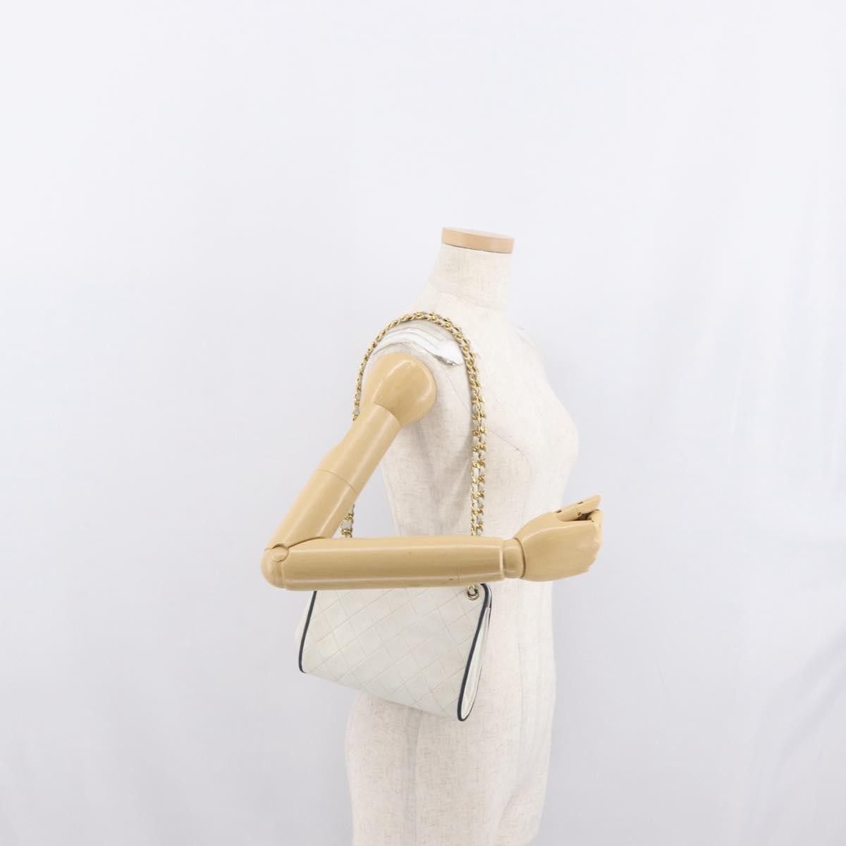 Chanel Chain Leather White Leather Shoulder Bag Bag (Pre-Owned)