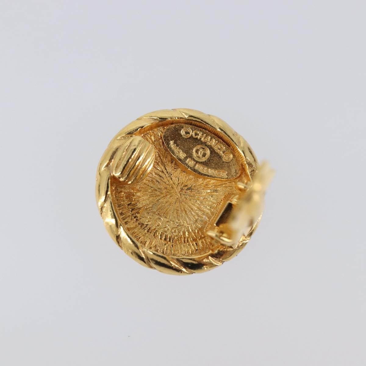 Chanel Vintage Cc Round Clip-On Metal Gold Metal Earrings Jewelry (Pre-Owned)