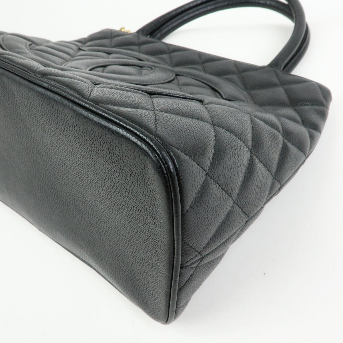 Chanel Medallion Quilted Caviar Black Crocodile_Skin Tote Bag Bag (Pre-Owned)