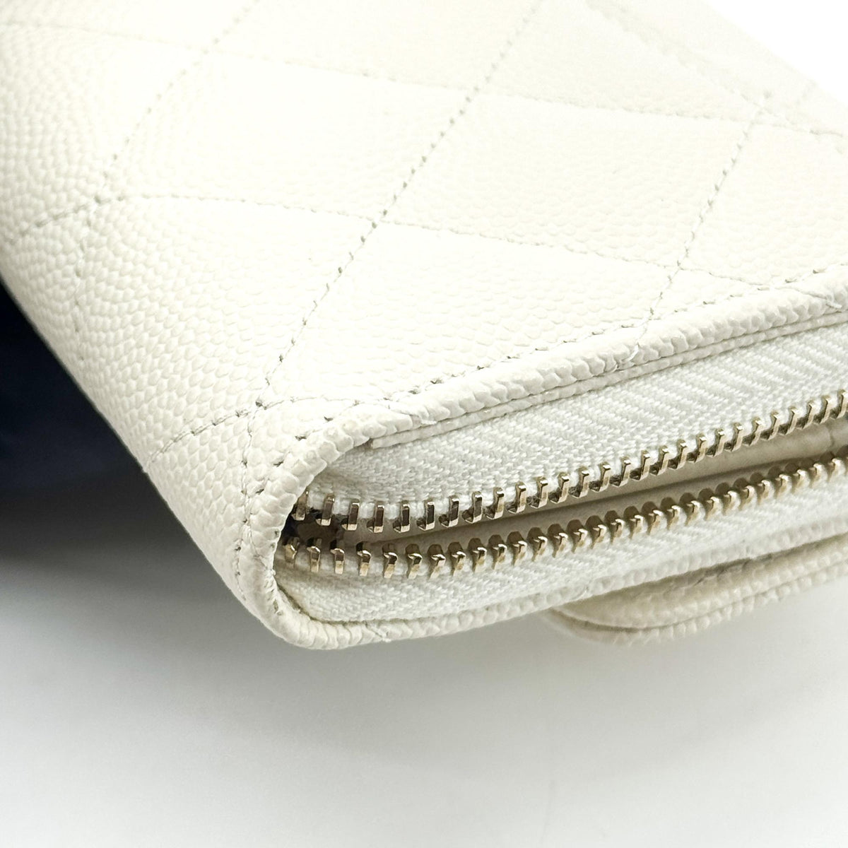 Chanel Classic Zip Around Card Holder On Chain Quilted Caviar White Leather Crossbody Bag Bag (Pre-Owned)