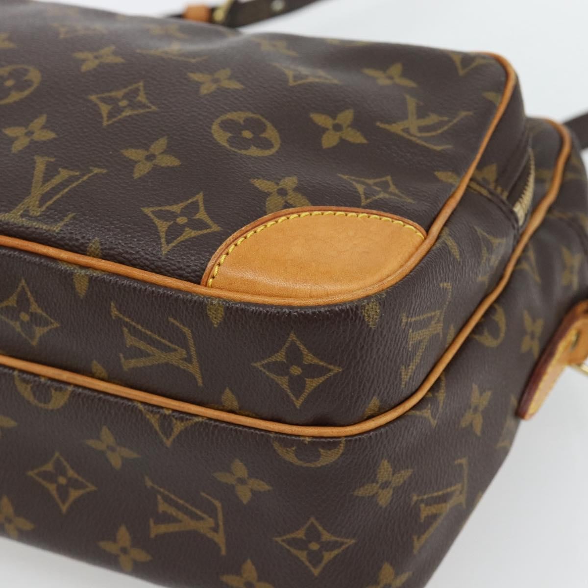 Louis Vuitton Nil Messenger Monogram Canvas Brown Canvas Shoulder Bag Bag (Pre-Owned)