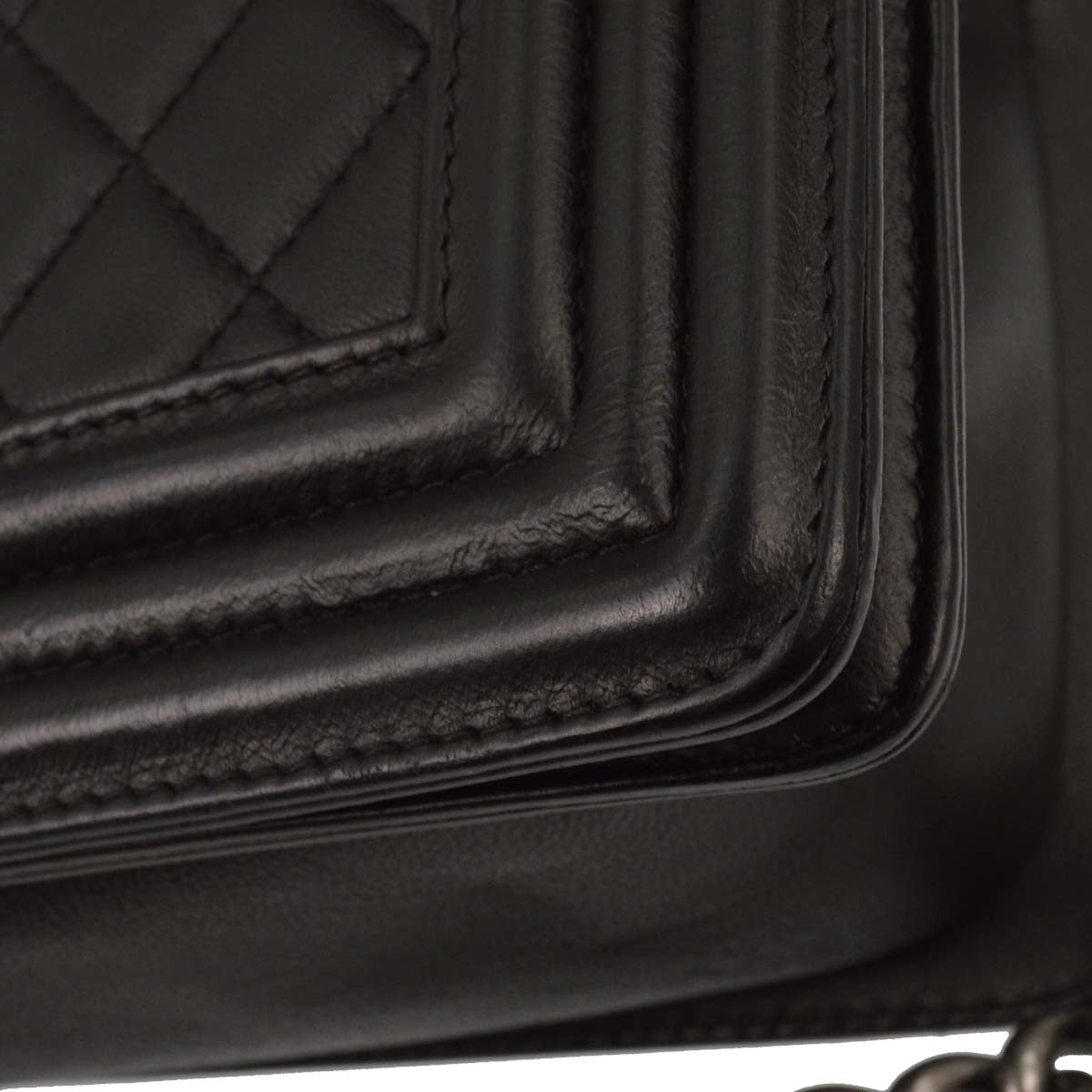 Chanel Boy Flap Quilted Lambskin Black Leather Handbag (Pre-Owned)