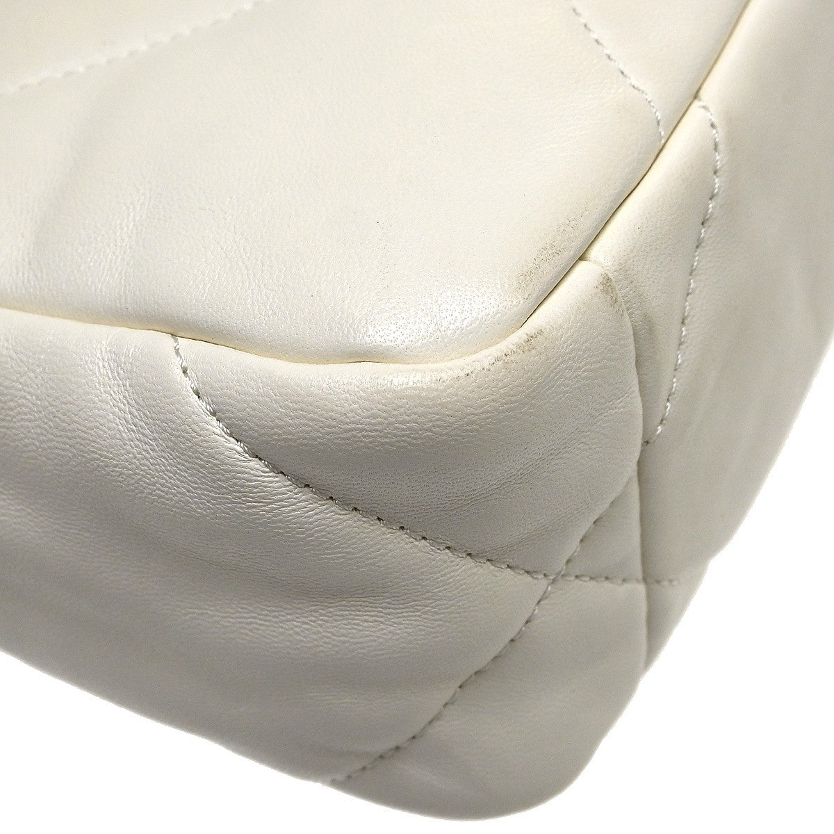 Chanel 19 Flap Quilted Leather White Calfskin Handbag (Pre-Owned)
