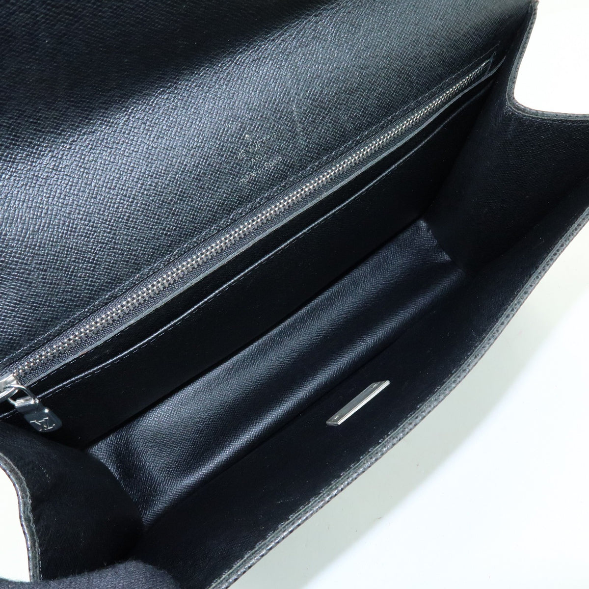 Louis Vuitton Selenga Pochette Taiga Leather Gray Leather Clutche & Pouche Bag (Pre-Owned)