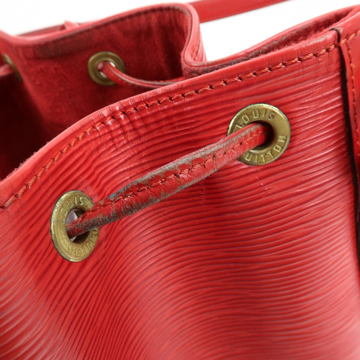 Louis Vuitton Petit Noe Epi Leather Red Leather Handbag (Pre-Owned)