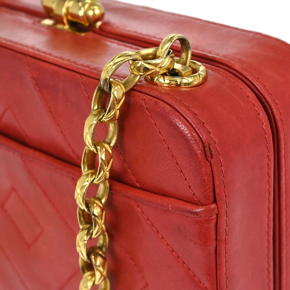 Chanel Camera Chevron Lambskin Red Leather Handbag (Pre-Owned)