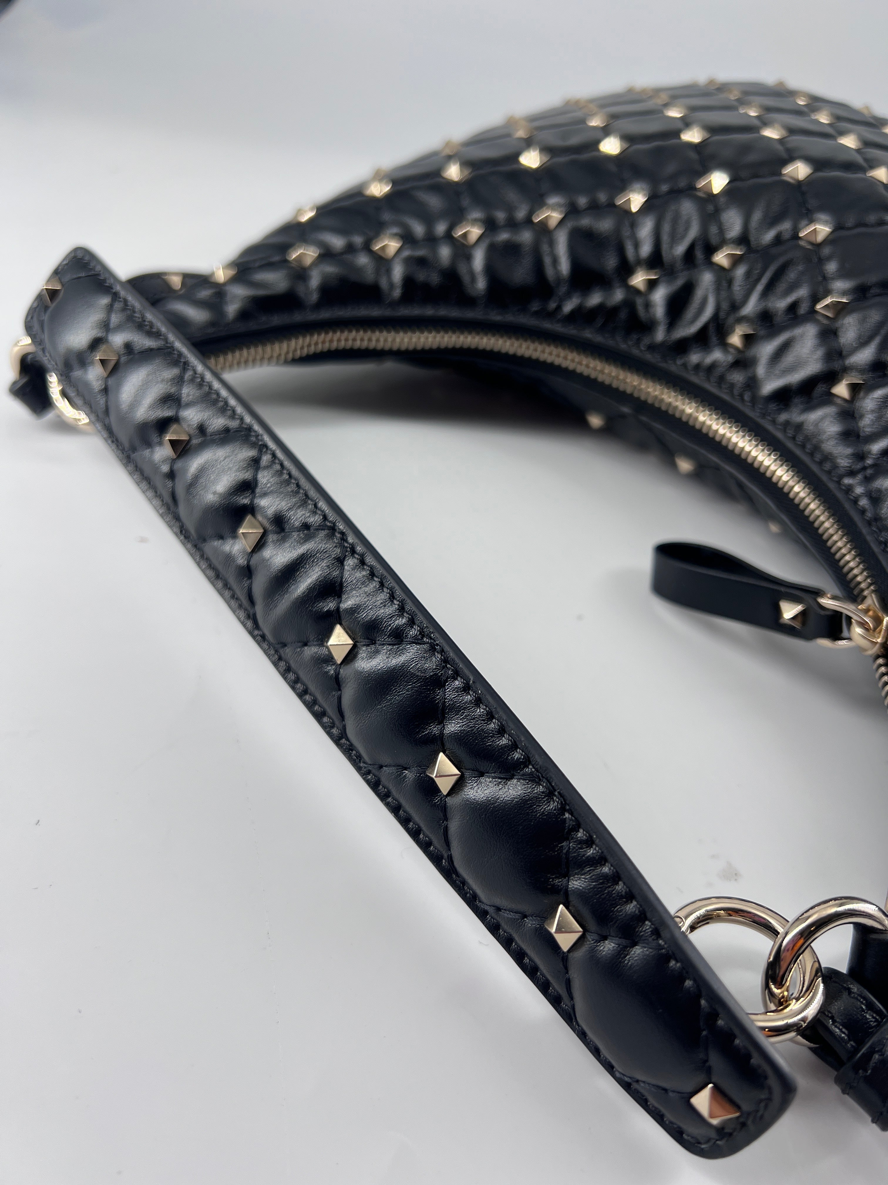 Valentino Garavani Rockstud Bow Double Zip Wristlet Clutch Leather Black Leather Bag (Pre-Owned)