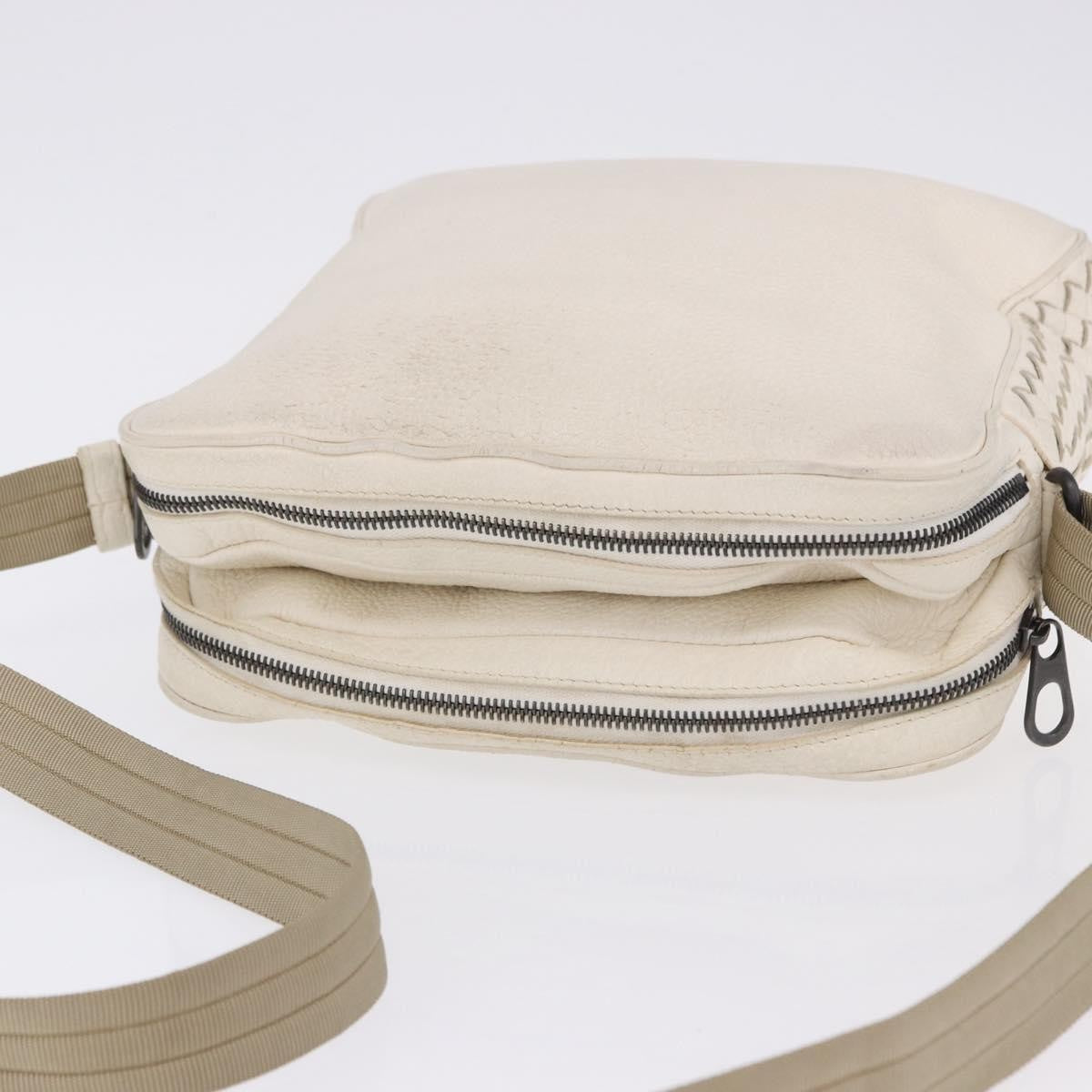 Bottega Veneta Intrecciato Shoulder Leather White Leather Shoulder Bag Bag (Pre-Owned)