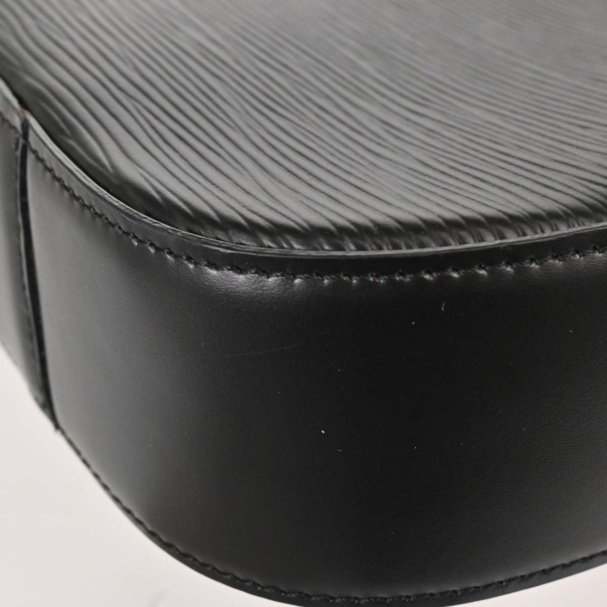 Louis Vuitton Reverie Epi Leather Black Leather Shoulder Bag Bag (Pre-Owned)