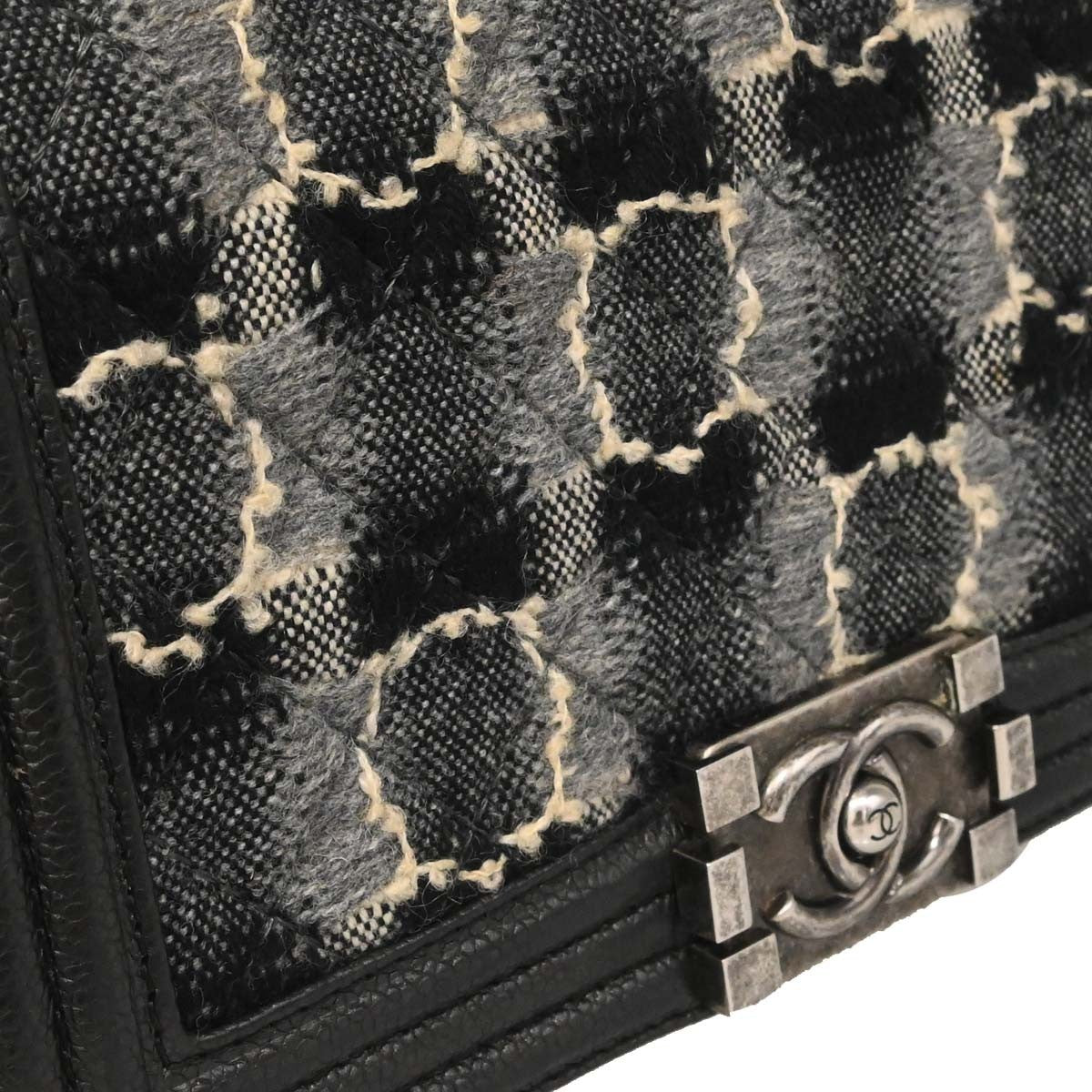 Chanel Boy Flap Tweed And Leather Black Leather Shoulder Bag Bag (Pre-Owned)