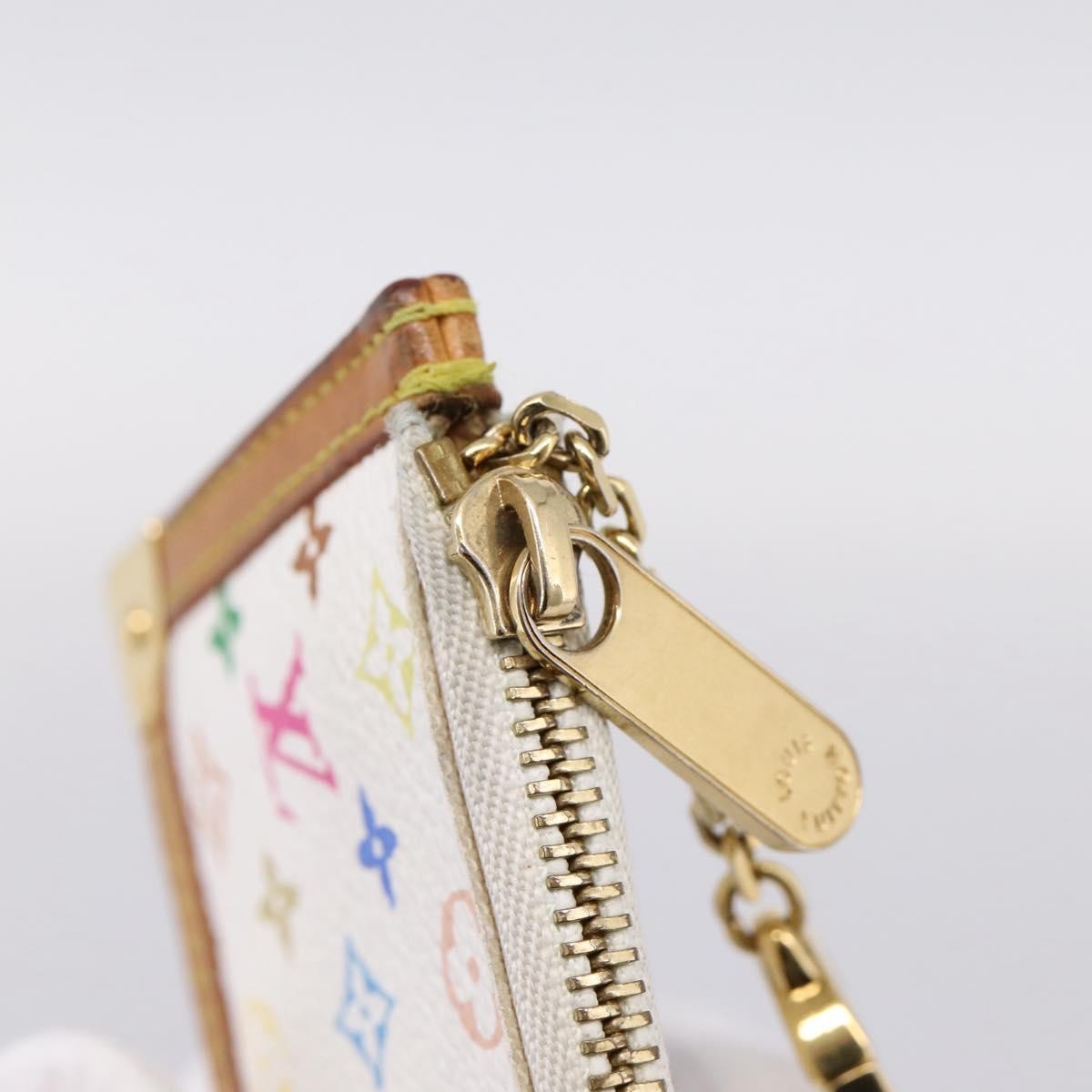 Louis Vuitton Pochette Clés Monogram Canvas White Canvas Wallets Accessory (Pre-Owned)
