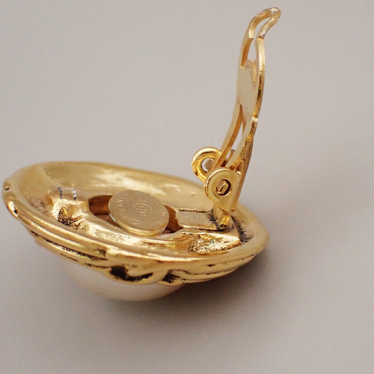 Chanel Vintage Round Clip-On Metal With Faux Pearl Gold Gold_Plated Earrings Jewelry (Pre-Owned)