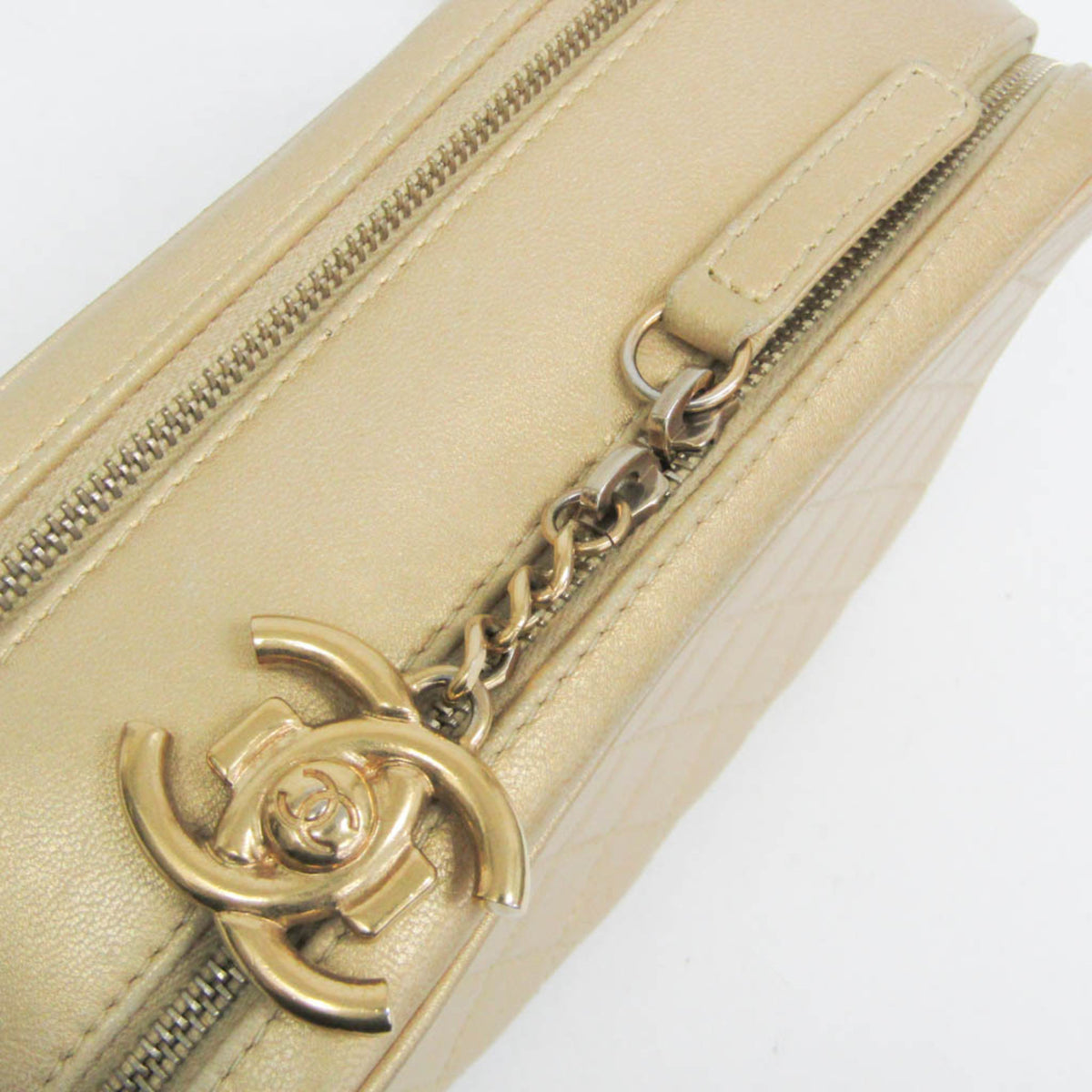 Chanel Vintage Camera Tassel Quilted Leather Gold Leather Handbag (Pre-Owned)