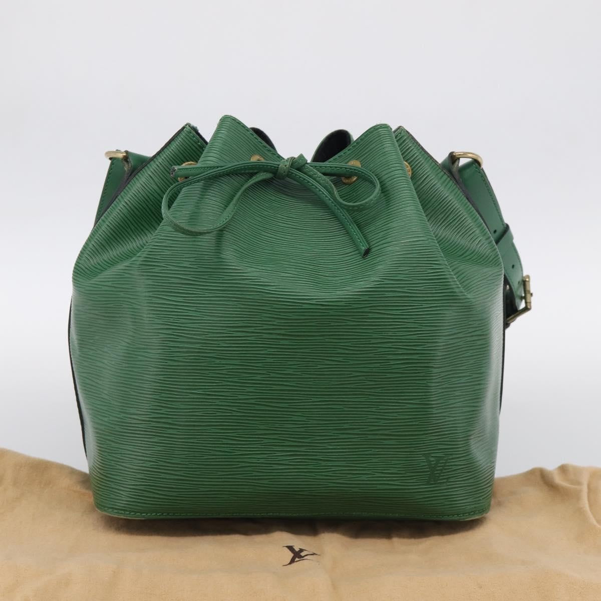 Louis Vuitton Petit Noe Epi Leather Green Leather Handbag (Pre-Owned)