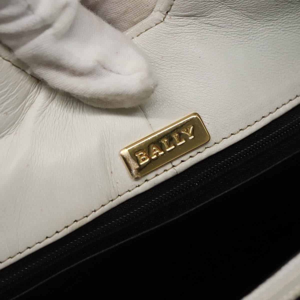 Bally Vintage Quilted Leather White Leather Shoulder Bag Bag (Pre-Owned)