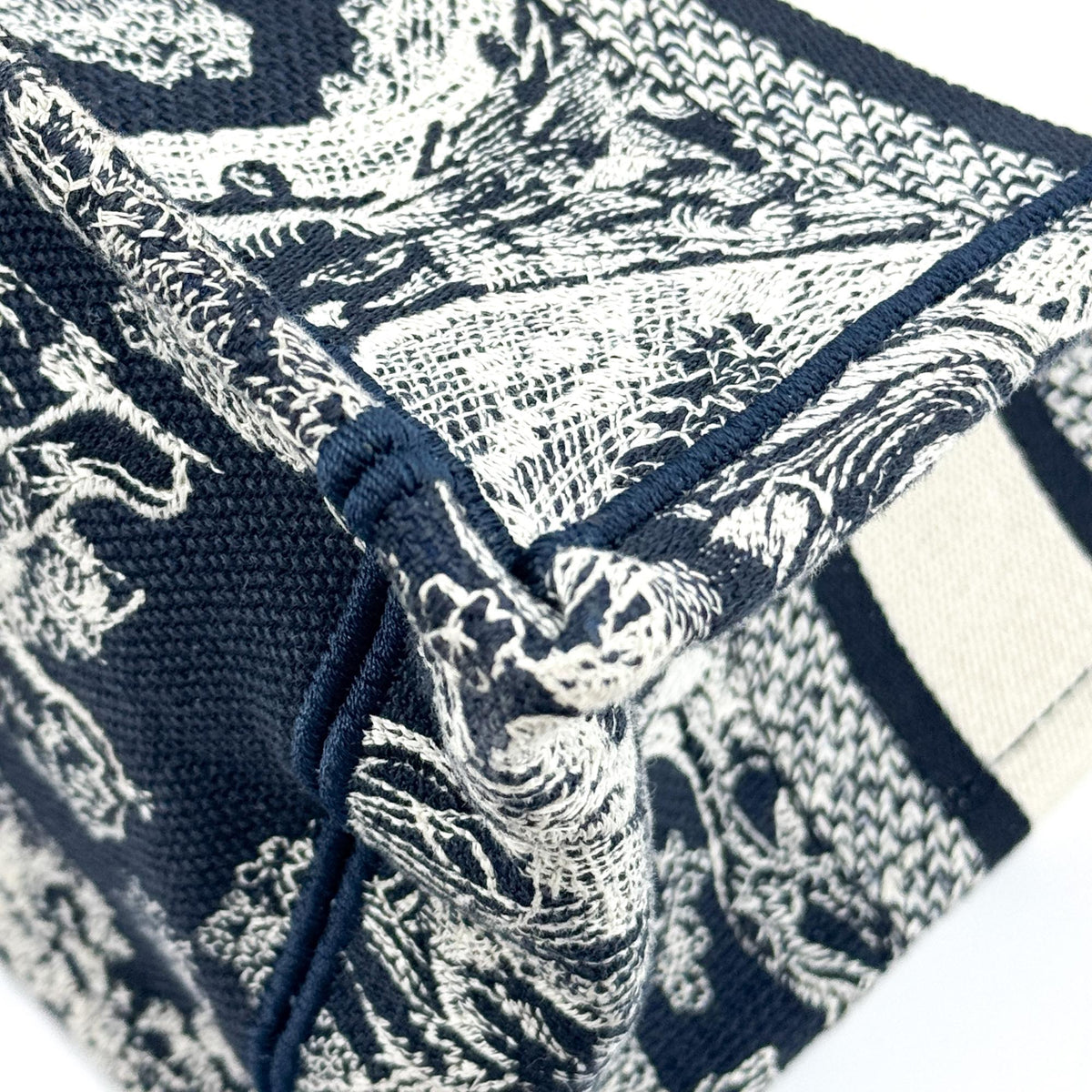 Christian Dior Book Embroidered Canvas Navy Canvas Tote Bag Bag (Pre-Owned)