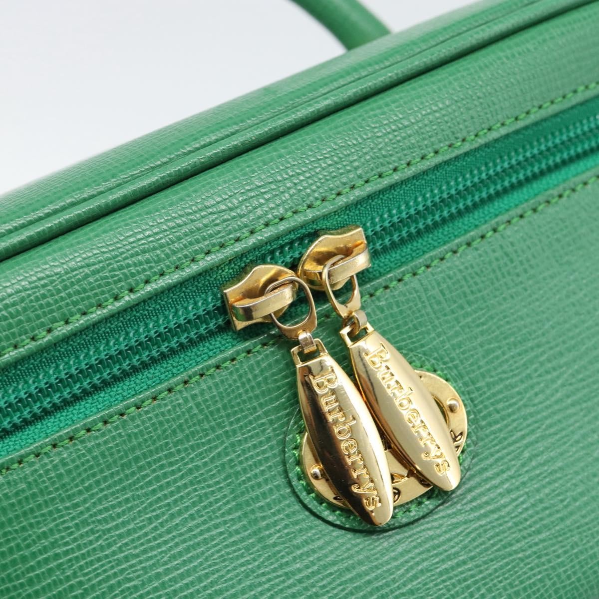 Burberry Vanity Leather Green Leather Clutche & Pouche Bag (Pre-Owned)