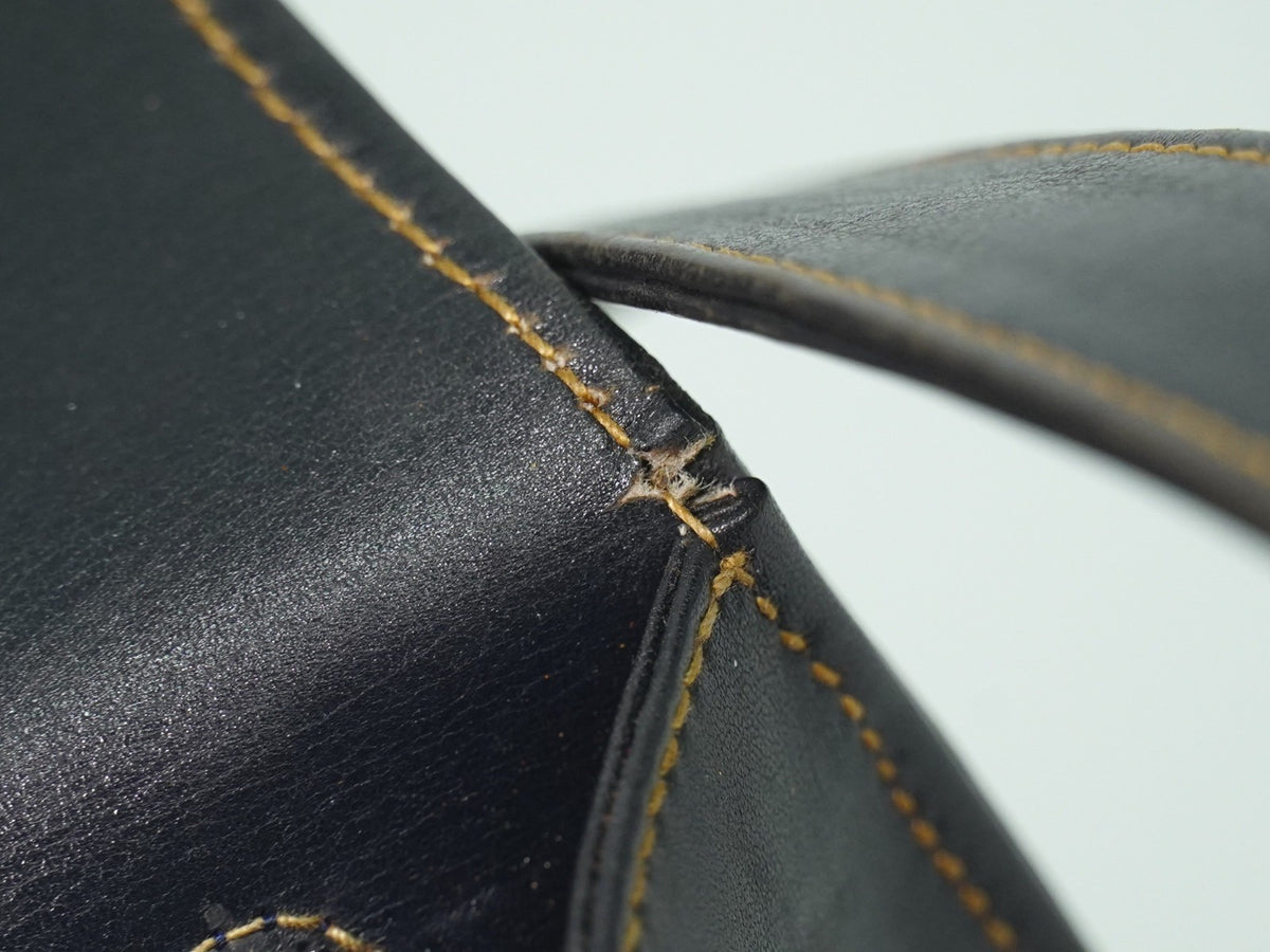 Gucci Vintage Leather Navy Leather Shoulder Bag Bag (Pre-Owned)