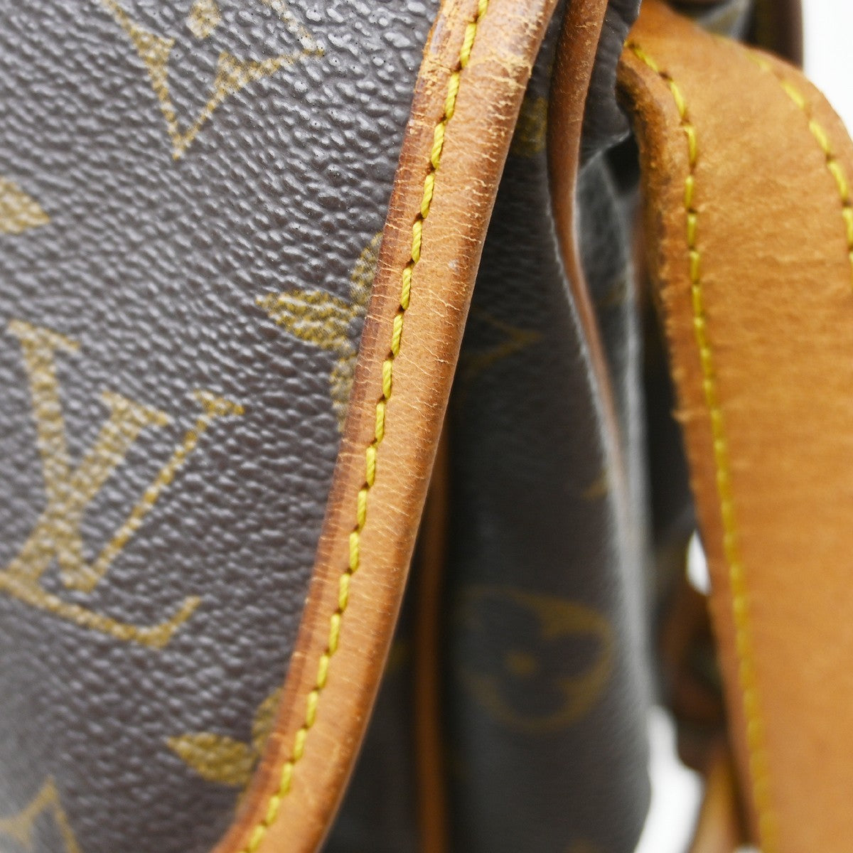 Louis Vuitton Saumur Canvas Brown Canvas Shoulder Bag Bag (Pre-Owned)