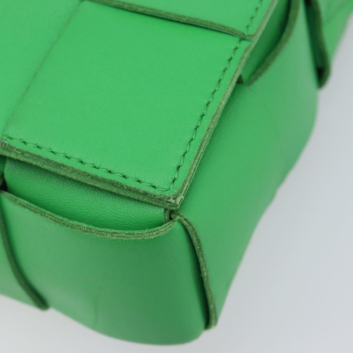 Bottega Veneta Cassette Maxi Intrecciato Leather Green Leather Crossbody Bag Bag (Pre-Owned)