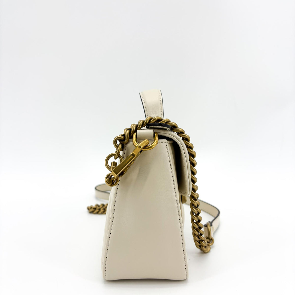 Gucci Gg Marmont Top Handle Flap Matelasse Leather White Leather Handbag (Pre-Owned)