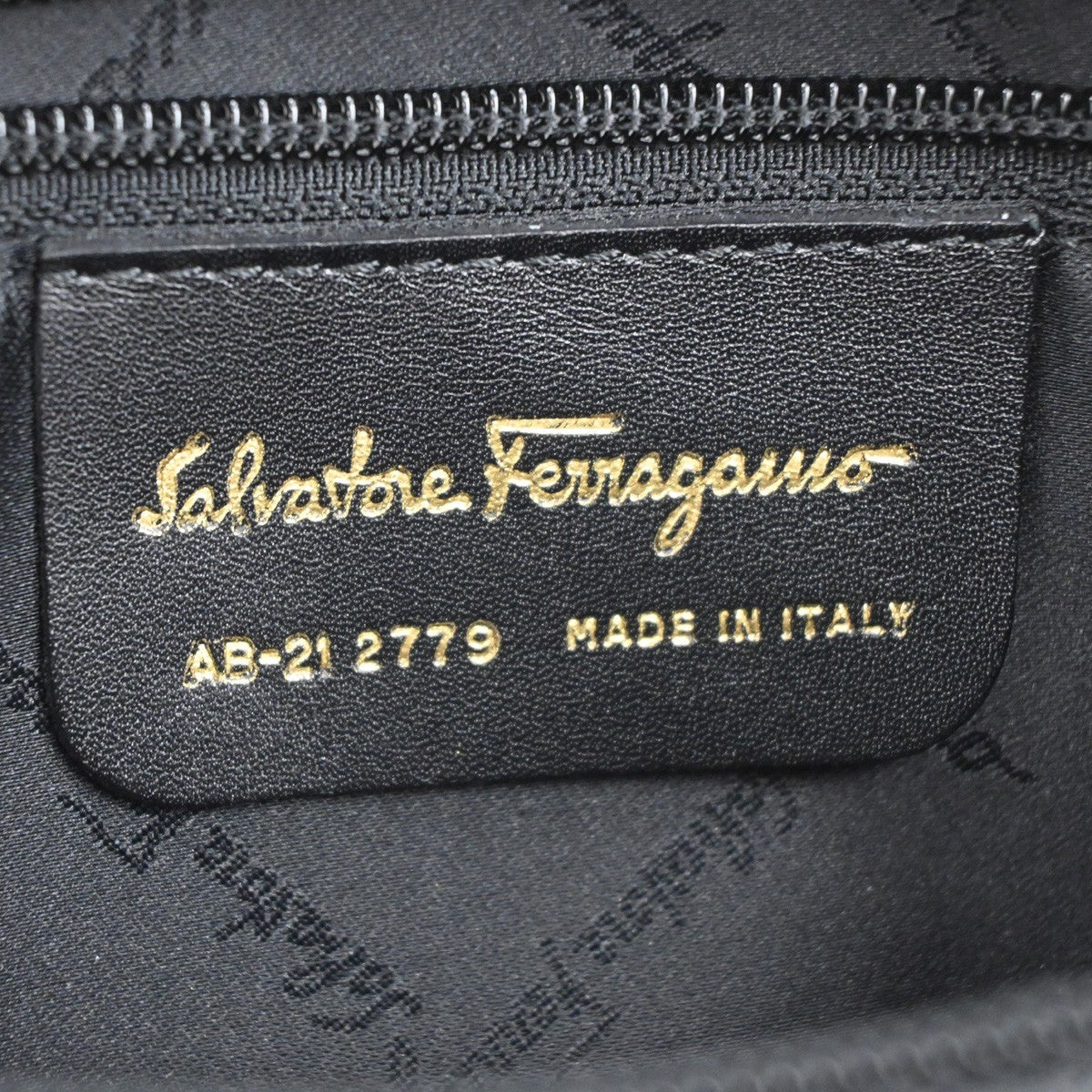 Salvatore Ferragamo Gancini Zip Leather Black Canvas Shoulder Bag Bag (Pre-Owned)
