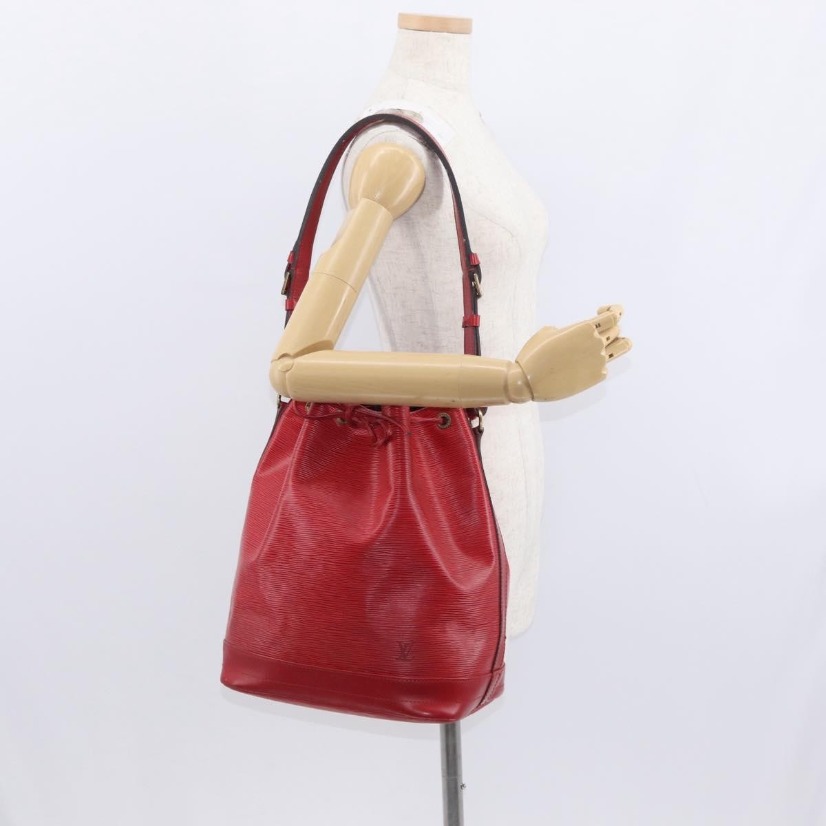 Louis Vuitton Noe Epi Leather Red Leather Shoulder Bag Bag (Pre-Owned)