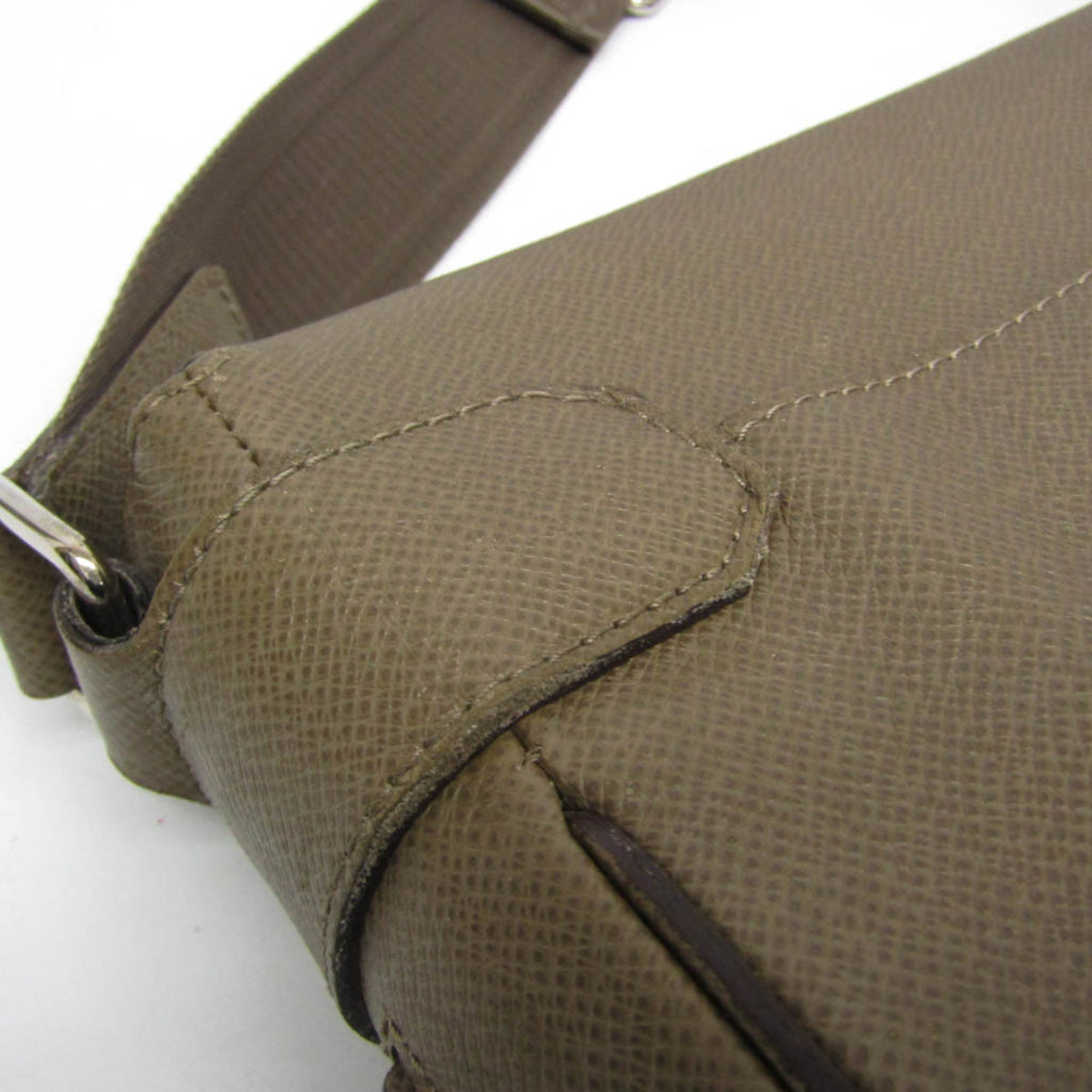 Louis Vuitton Roman Taiga Leather Beige Leather Shoulder Bag Bag (Pre-Owned)