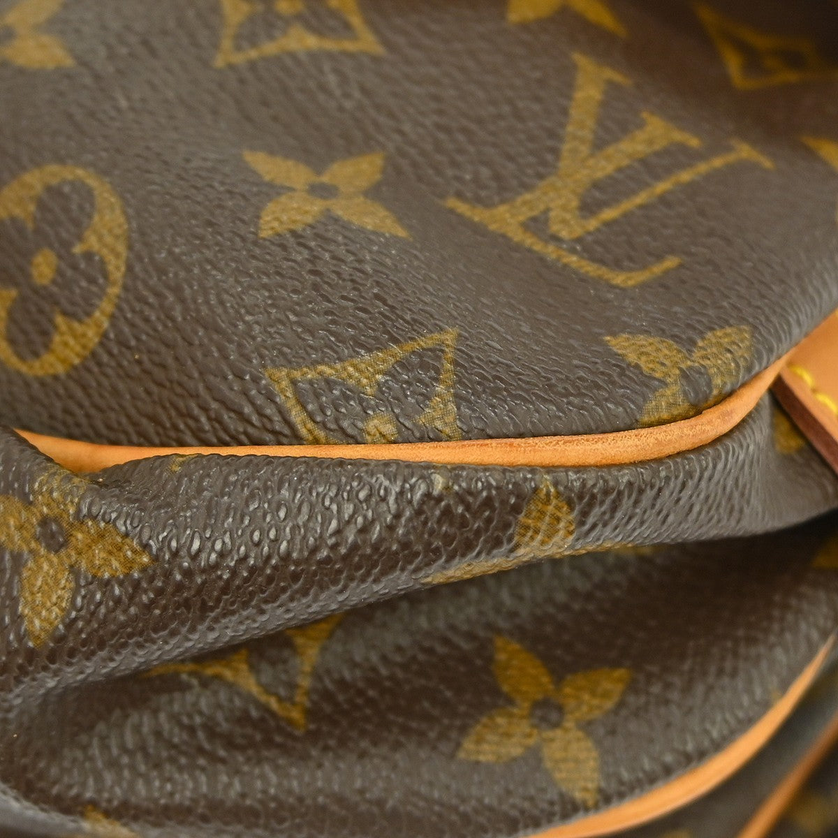 Louis Vuitton Saumur Monogram Brown Canvas Shoulder Bag Bag (Pre-Owned)